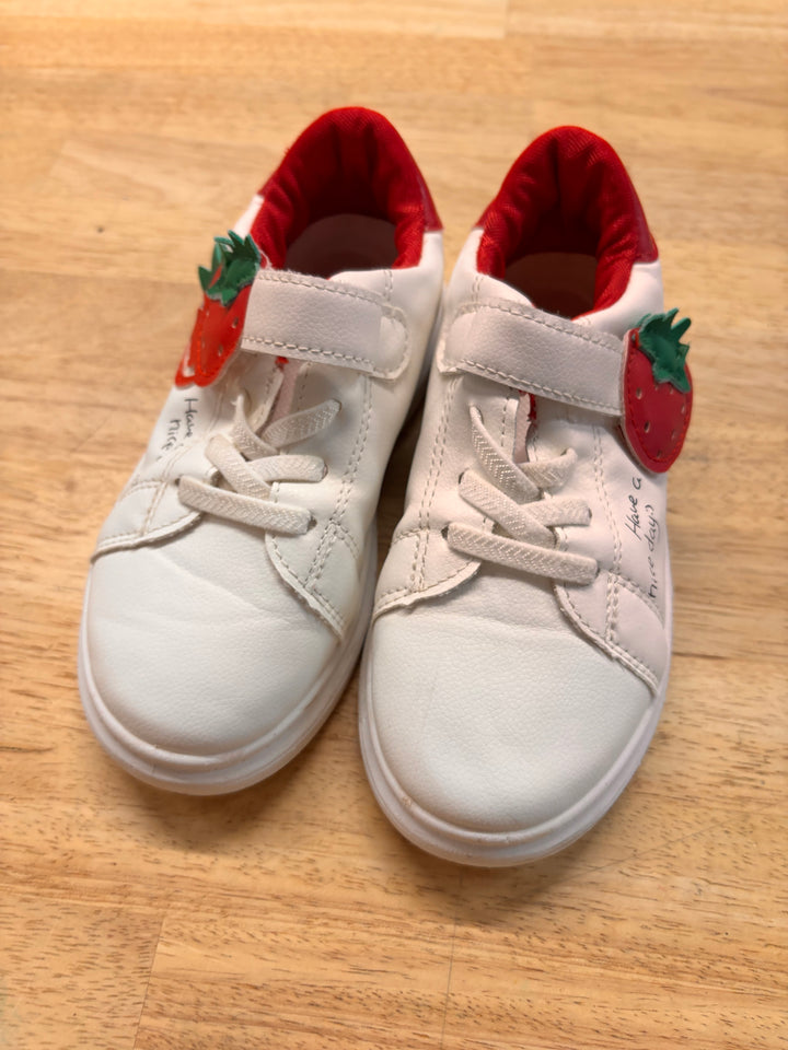 Strawberry Sneakers – OS