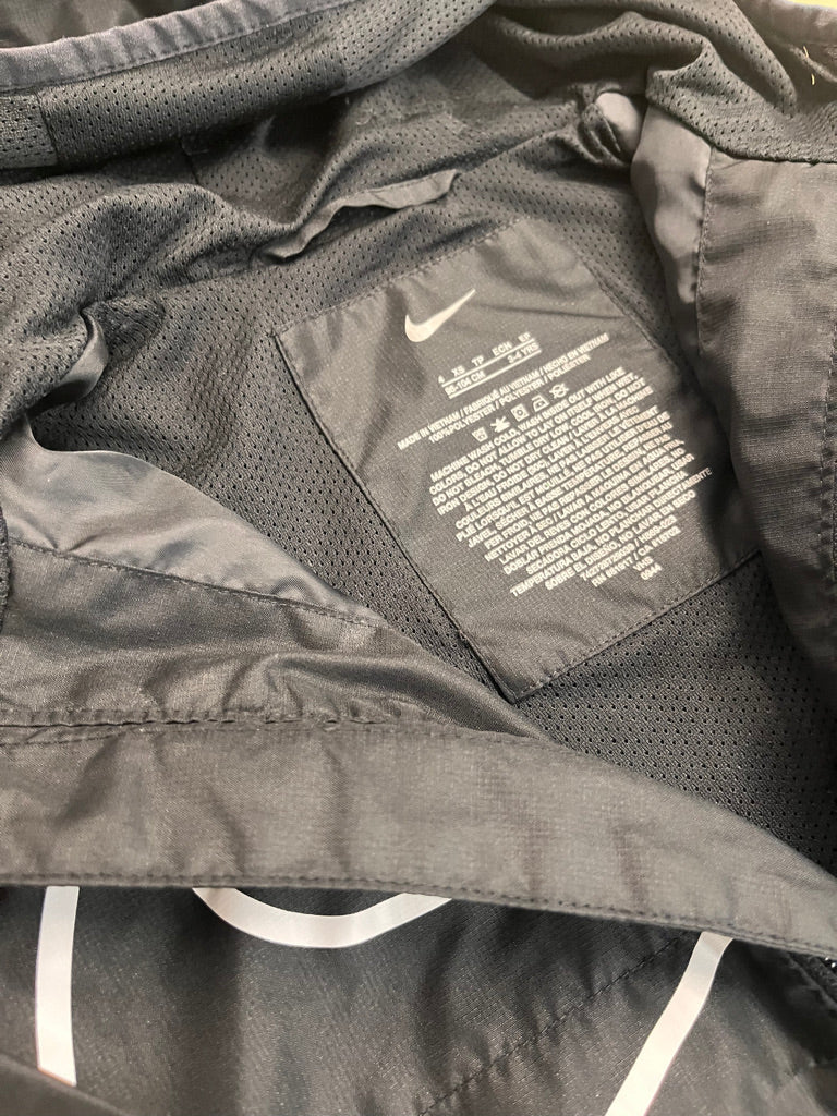 Nike Windbreaker – 4 | Lightweight