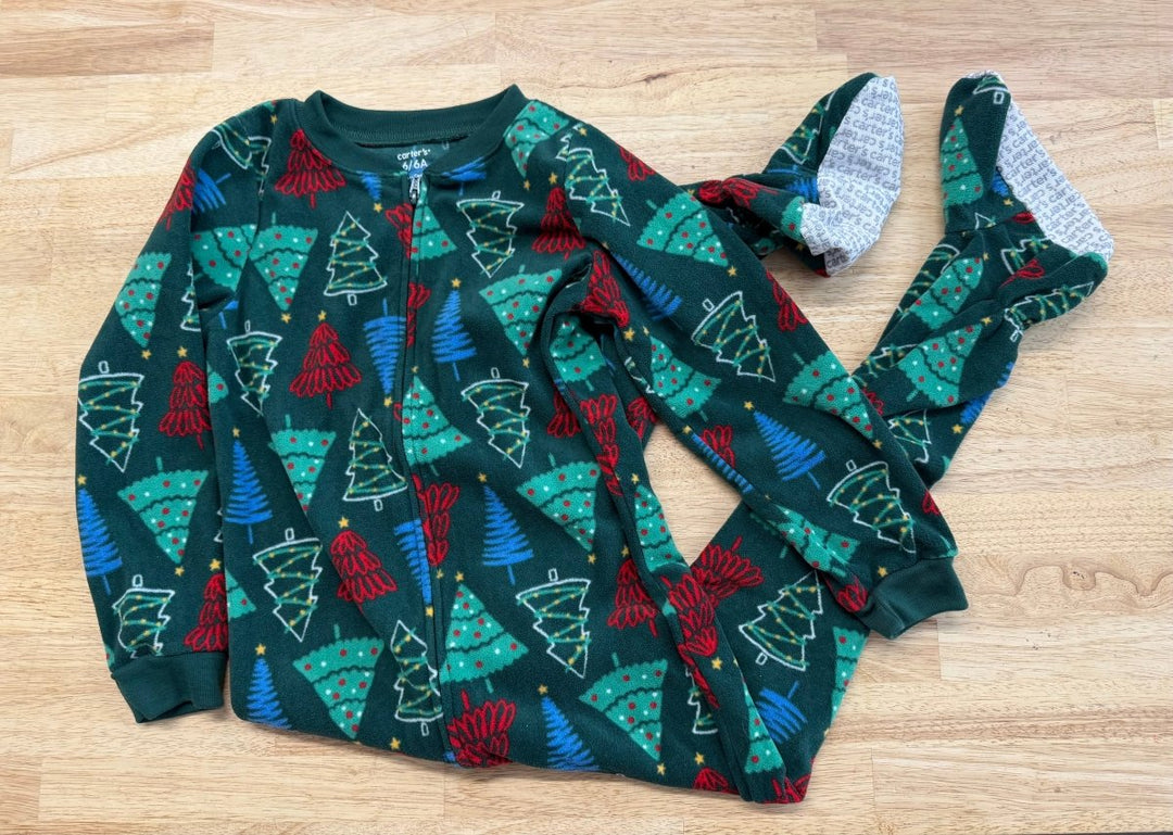 Carter's Footed Sleeper – Size 6 | Christmas Green Tree Print - Nest and Sprout - Consignment