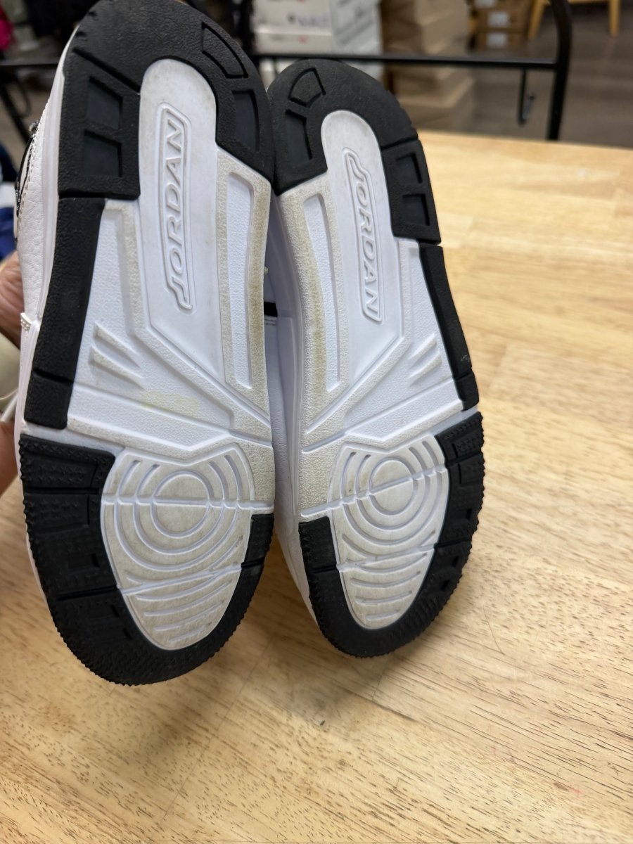 Jordan Lace Up Runner – Youth 1 | White and Black - Nest and Sprout-Consignment