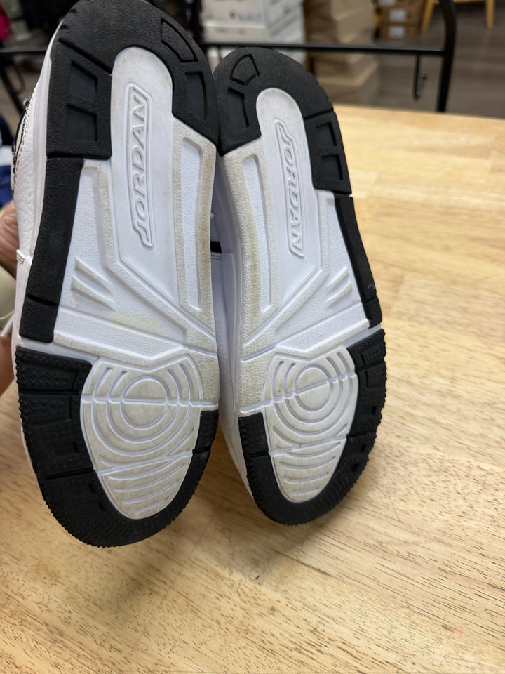 Jordan Lace Up Runner – Youth 1 | White and Black