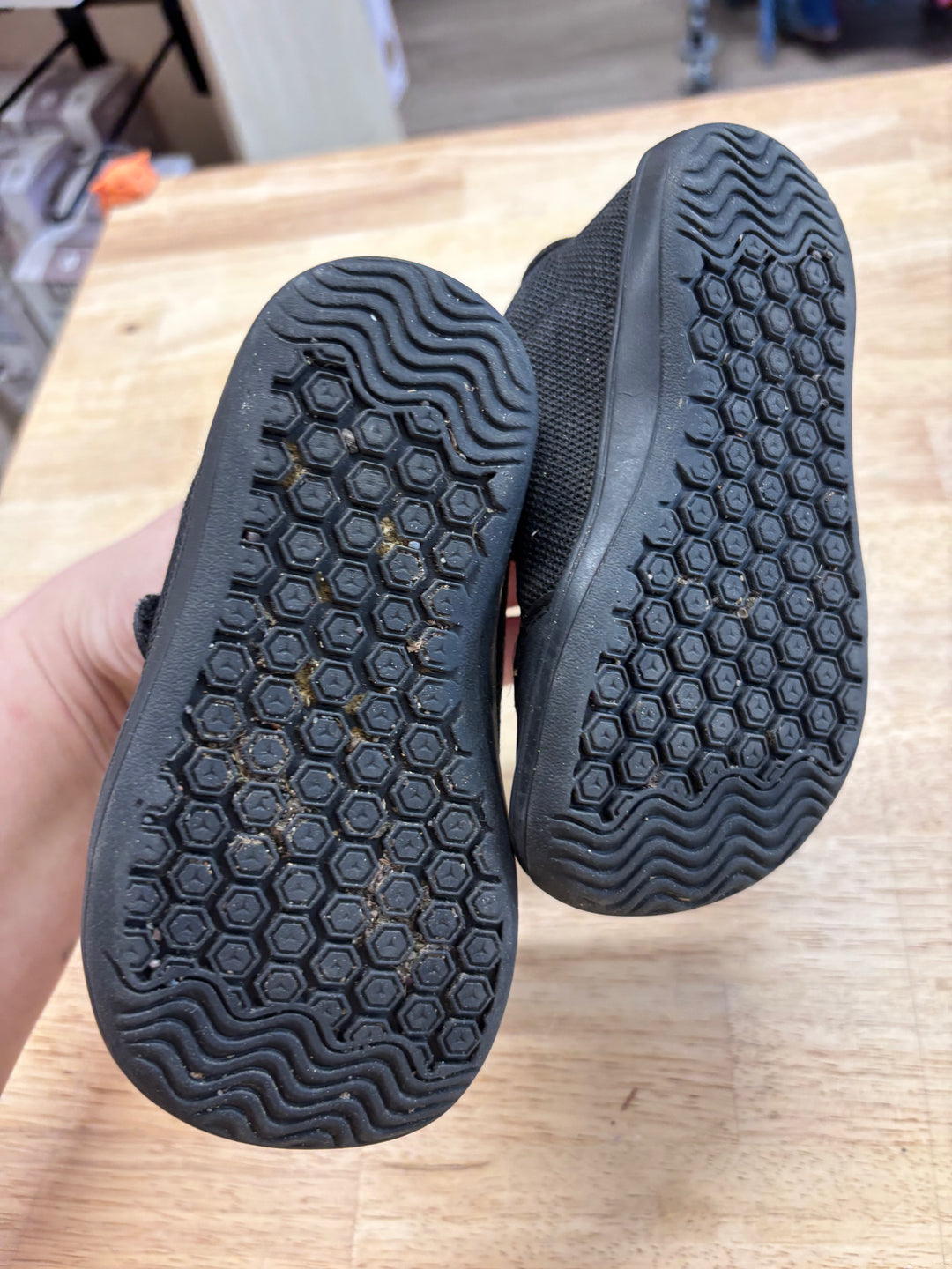 Hobibear Black Barefoot Sneakers Size 24