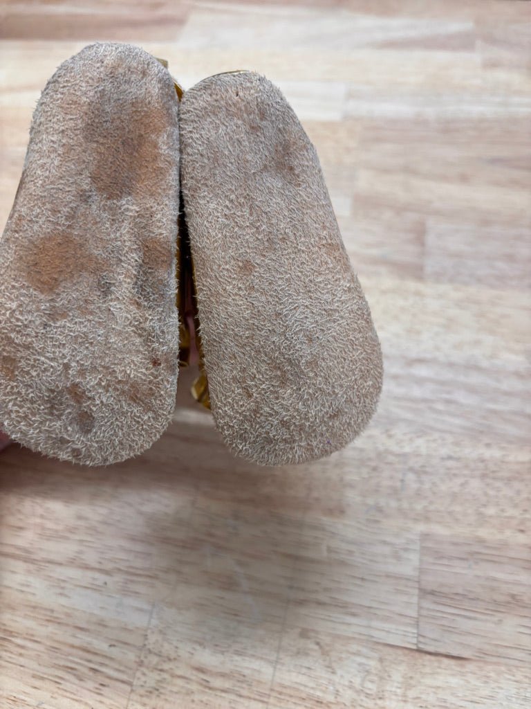 Little Treasures Moccasins – 0–6 Months - Nest and Sprout - Consignment