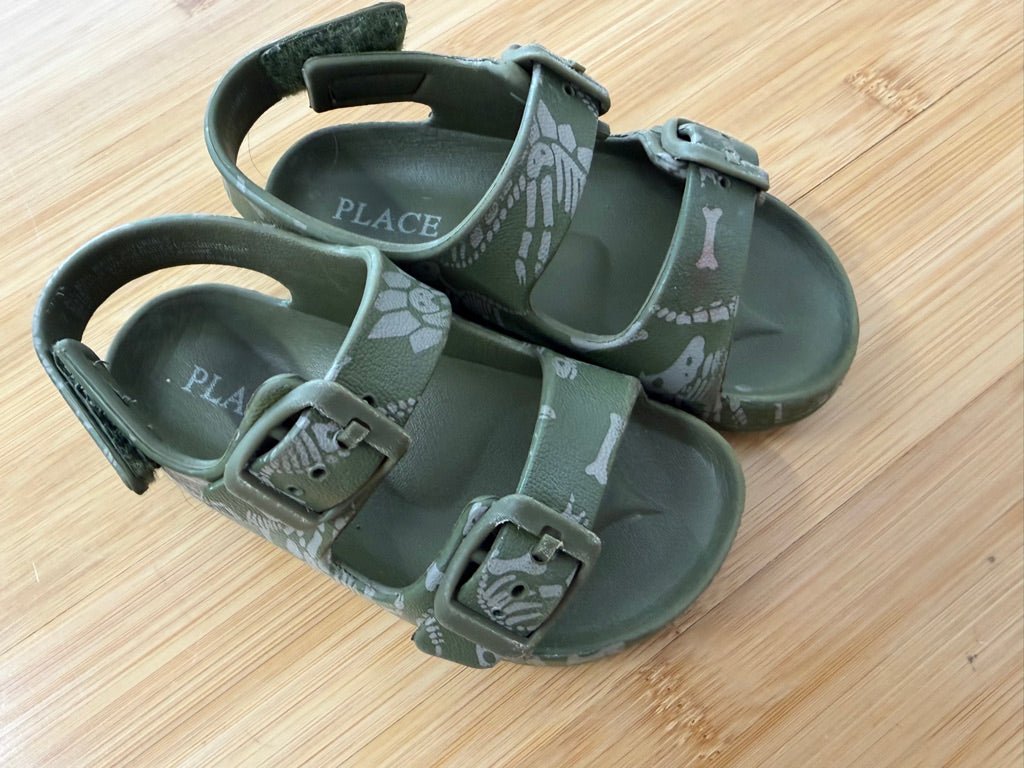 The Children's Place Dinosaur Sandals – 7 | Green Open-Toe - Nest and Sprout-Consignment