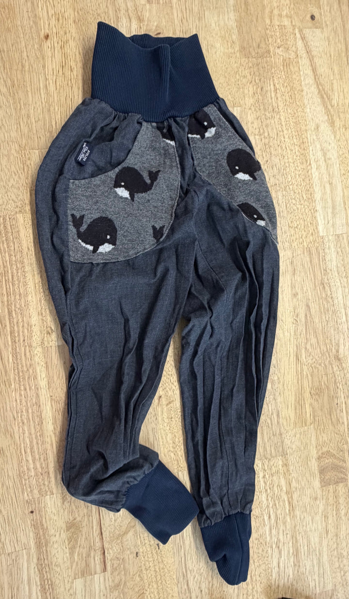 Grow-With-Me Pants – 3/4Y (104cm) | Whale Print Ribbed
