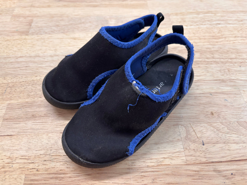 Carters Size 7/8 Water Shoes – Play Condition