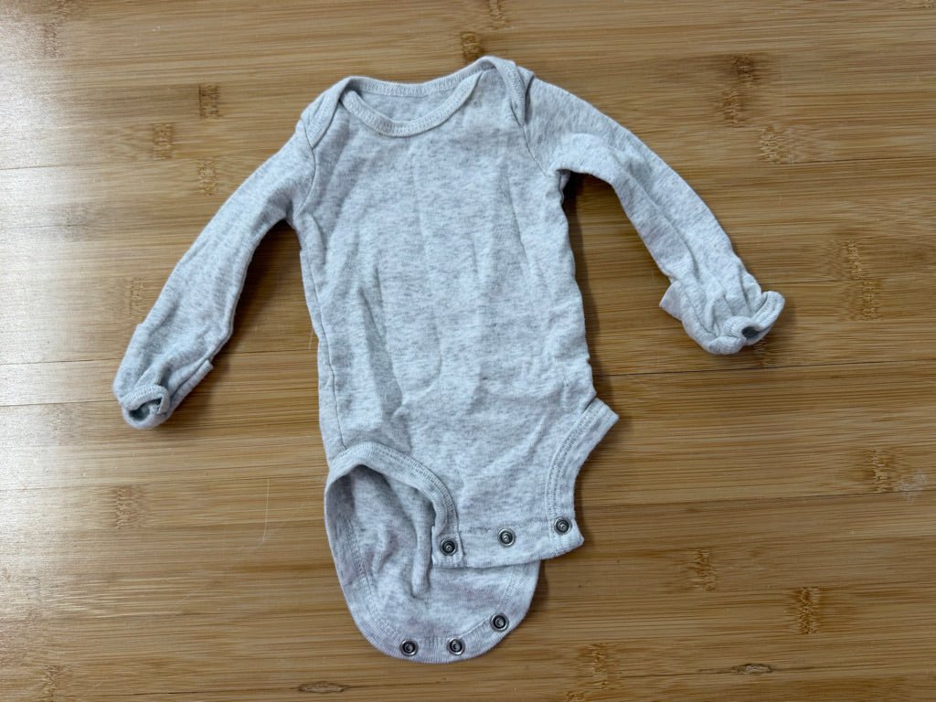 Carter's Bodysuit – Newborn | Grey | Long Sleeve - Nest and Sprout-Consignment