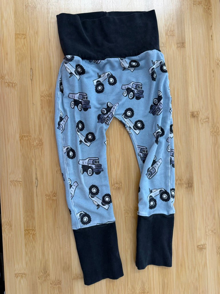 Gro by Zoe Harem Pants – 1-3y | Blue & Black Truck Allover | Play - Nest and Sprout-Consignment