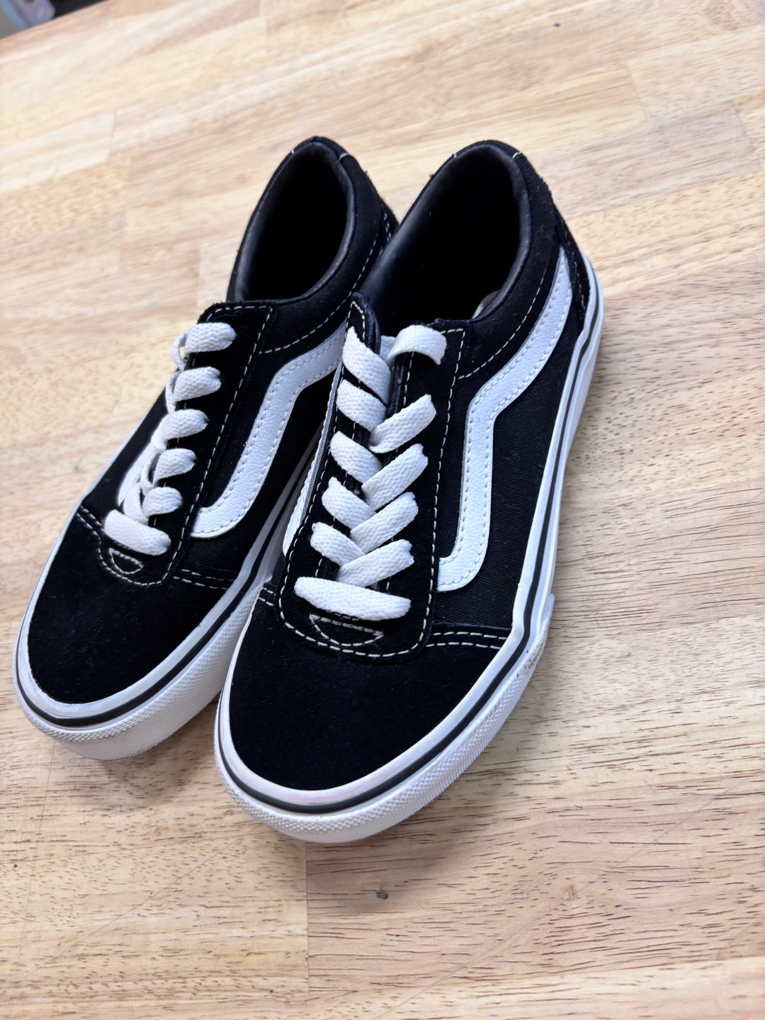 Vans Size 13 Black & White Canvas Shoes NWOT, Like New