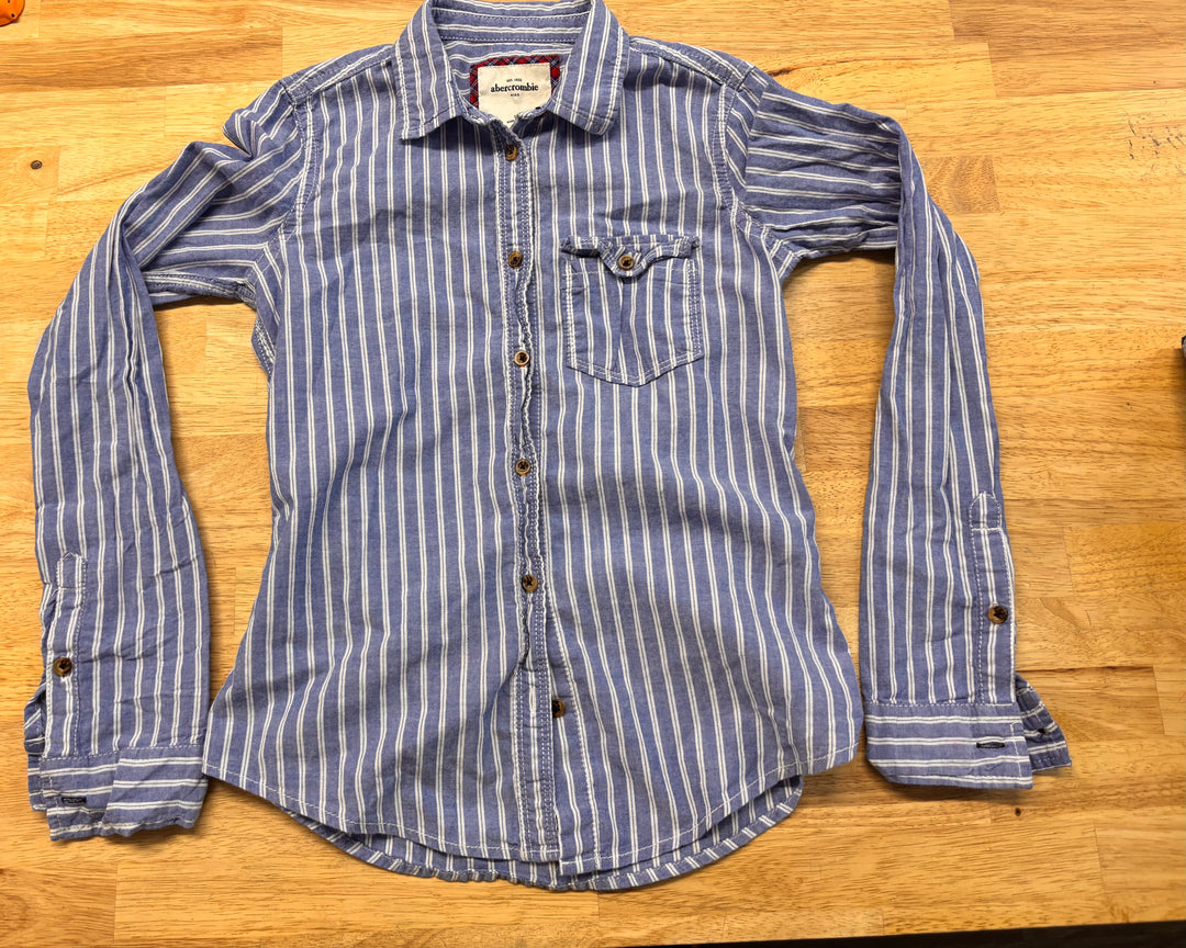Abercrombie Kids Size M Blue Pinstripe Button-Up