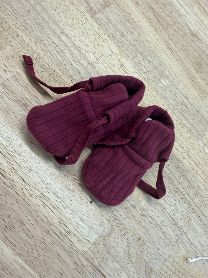 Ribbed Tie-On Booties – 12–18M (EU 21)