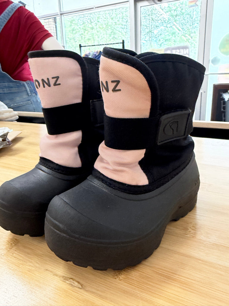 Stonz Winter Boots – 9 | Play