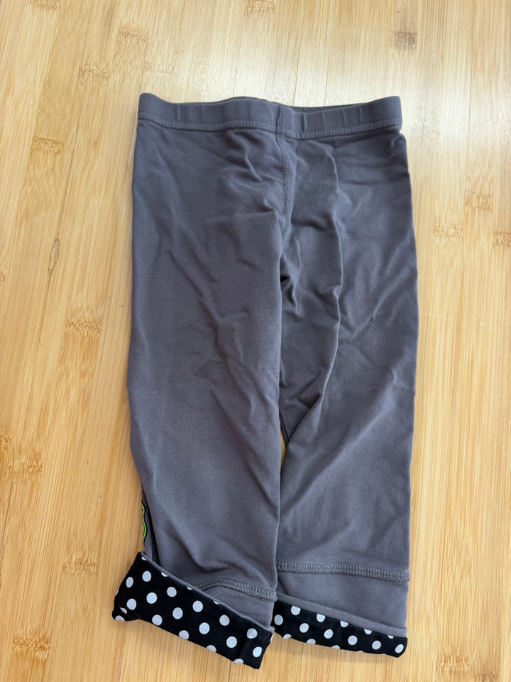 Peekaboo Beans Capri Leggings – 3 | Grey with Polka Dot