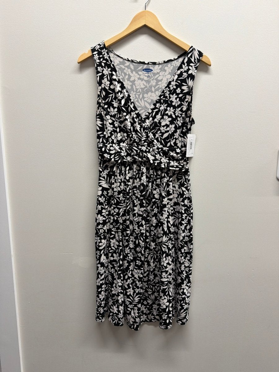 Old Navy Maternity Dress – Small | Black and White Floral | Strapless | Nursing Access - Nest and Sprout-Consignment