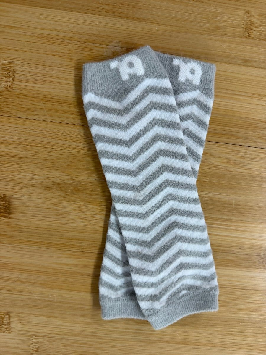 Baby Legs Chevron Arm/Leg Warmers – Light grey - Nest and Sprout-Consignment