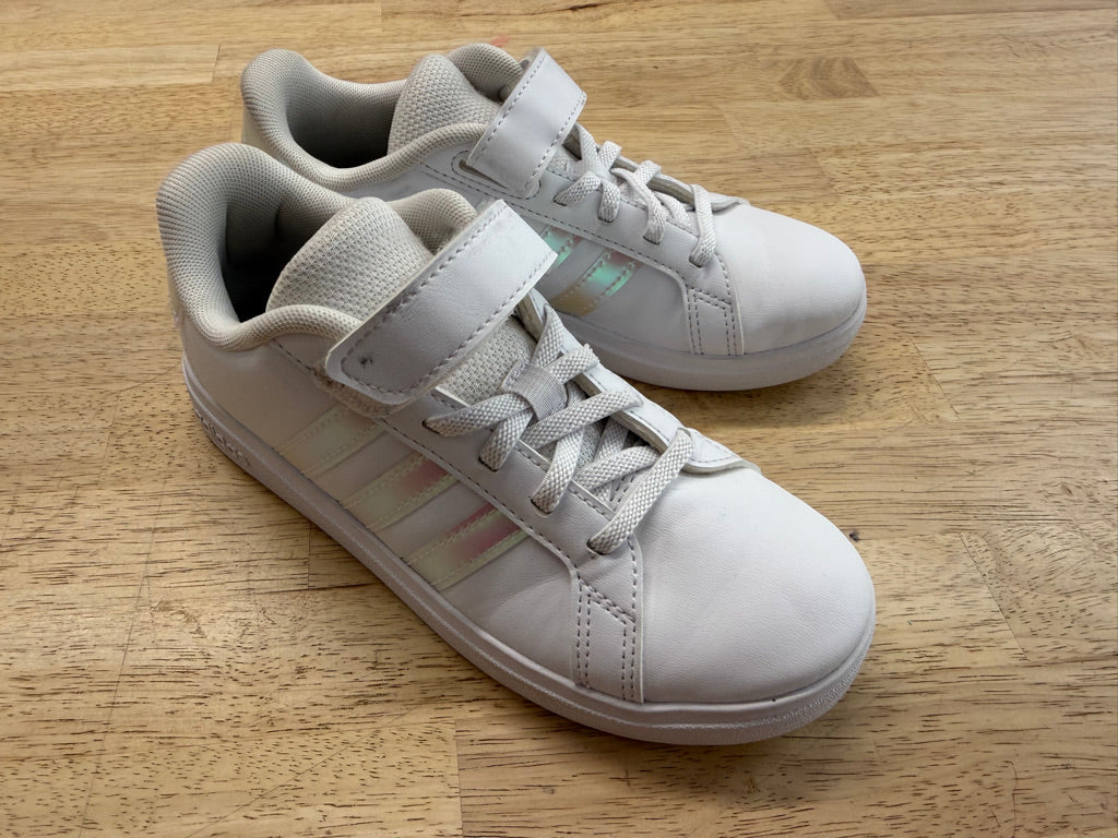 Adidas Sneaker – Junior 1 | White with Pearl Feature