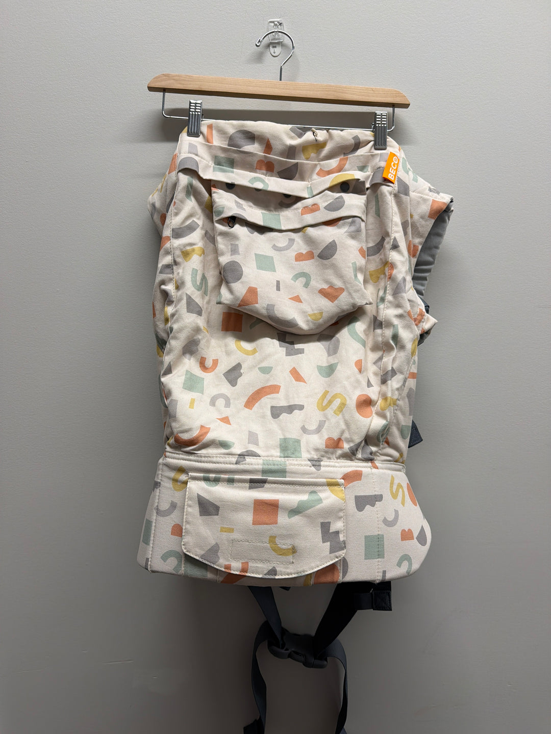 Beco Toddler Carrier – One Size | Cream Geometric Light Colour