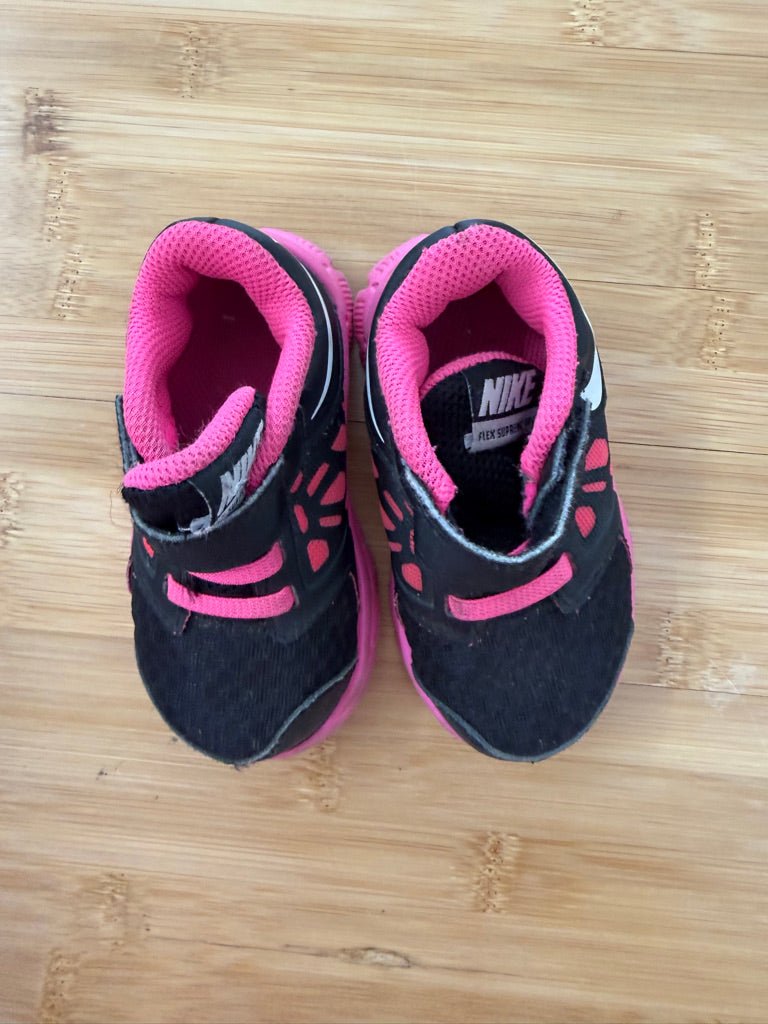 Nike Flex Supreme TR4 Runners – 5 | Hot Pink & Black - Nest and Sprout-Consignment