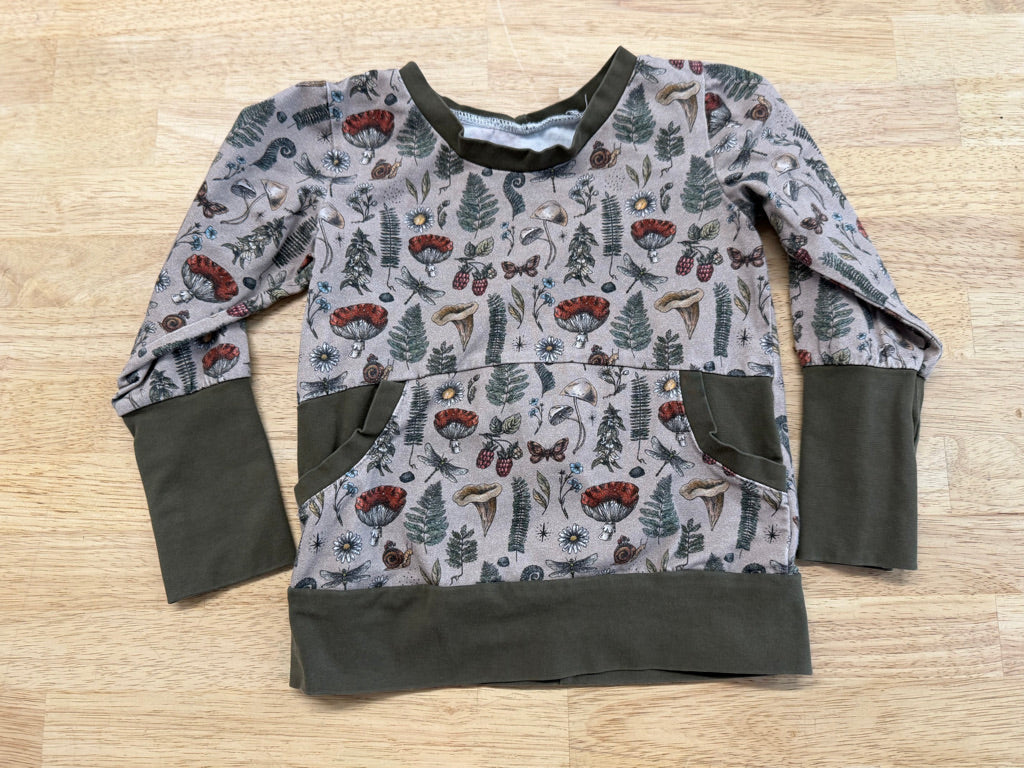 Gro by Zoe Grow With Me Shirt – 1–3Y Est. | Mushroom Snail Print Army Green Contrast