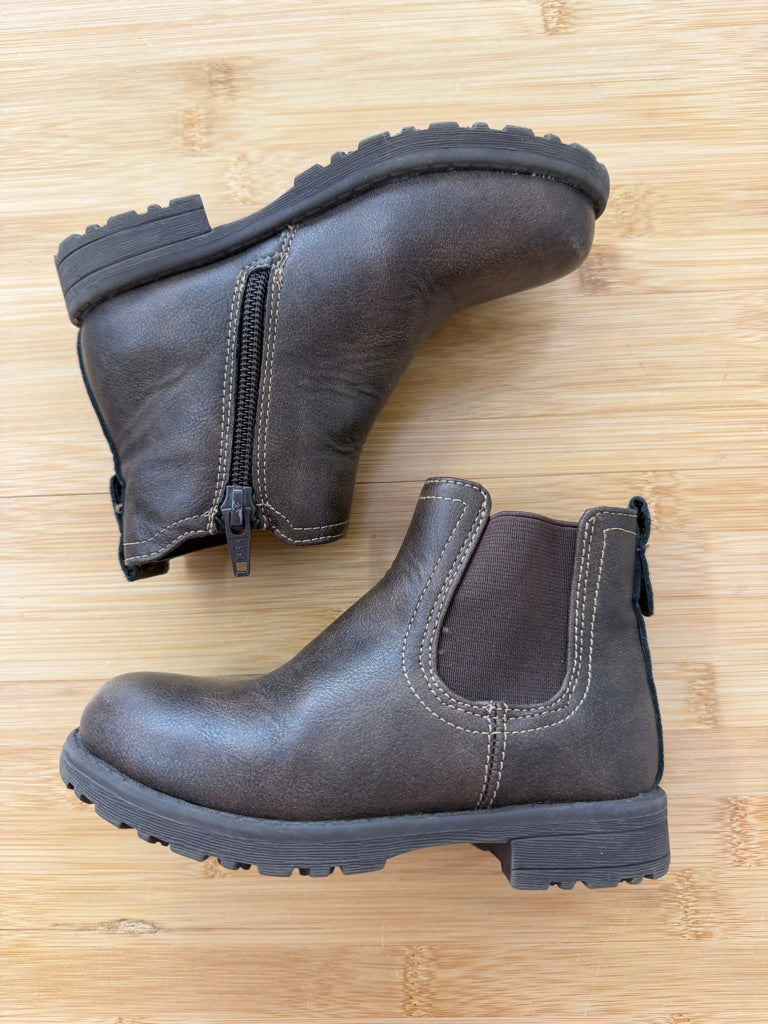Chelsea Boots – 10 | Play