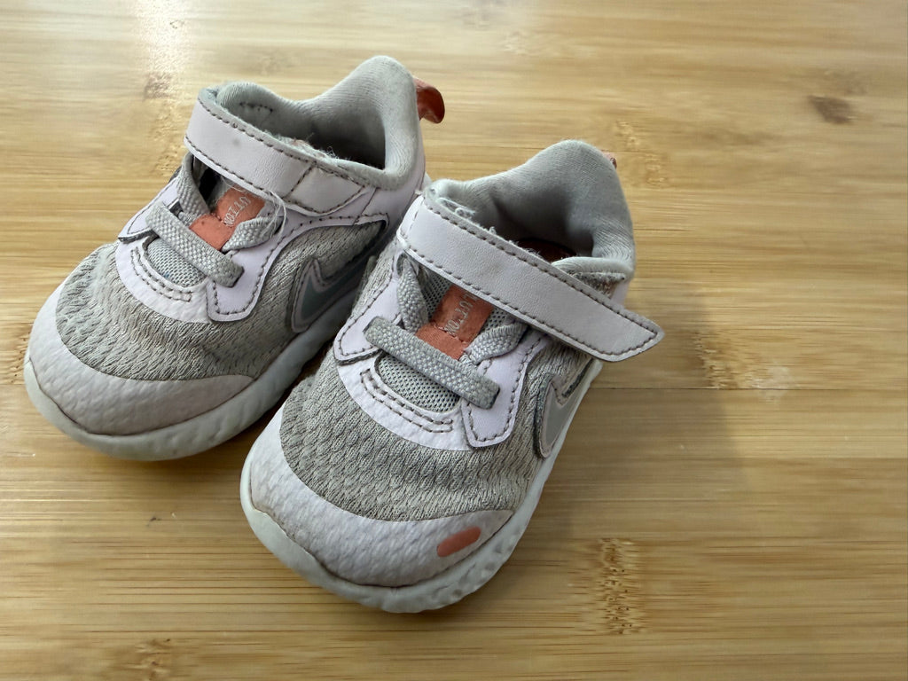 Nike Runner – EU 34 (US 3) | Pink | Play