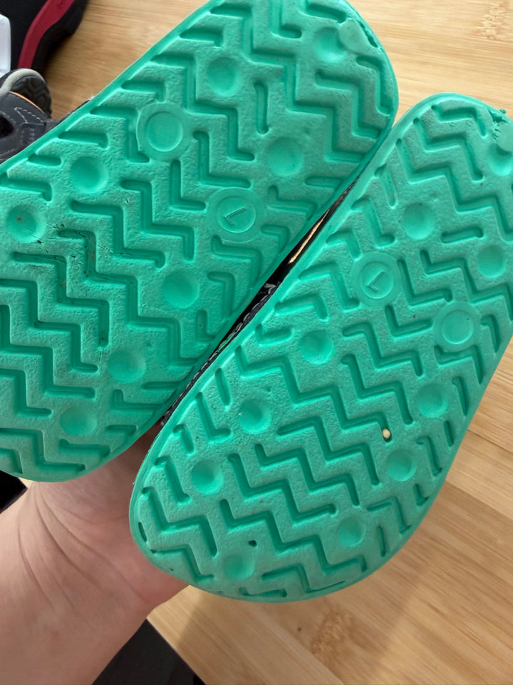 Gymboree Alligator Slides – 7 (EU 23)