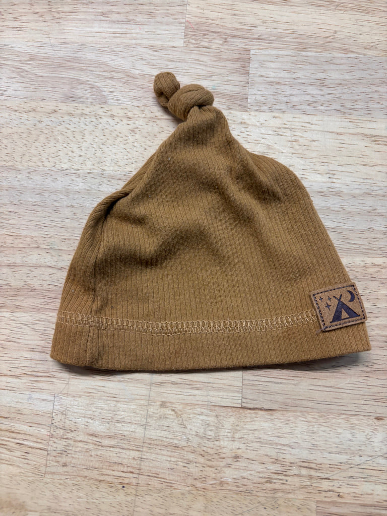 Carmel Ribbed Knotted Hat – 6–9M