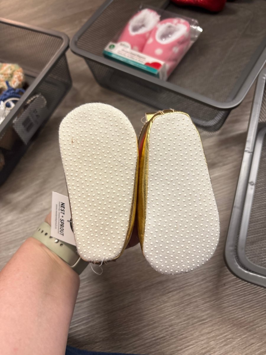 6 - 9 Month Gold Baby Slippers (Pink Bow) - Nest and Sprout - Consignment
