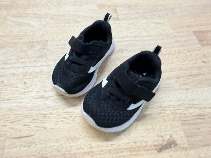 Wonder Nation Runner Sneakers – 4 (EU 19) | Black