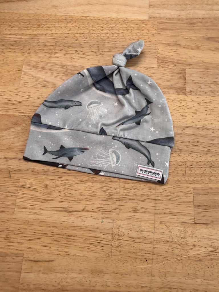 Sugar Sandwich Design Whale Knotted Hat – 6M