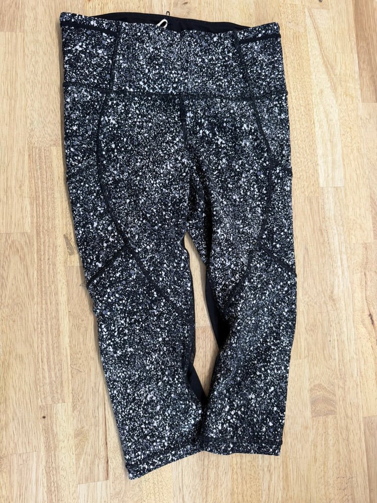 Lululemon Outrun 17" Crop in Splatter White Black / Black – 4 Adult | AS-IS Play - Nest and Sprout-Consignment