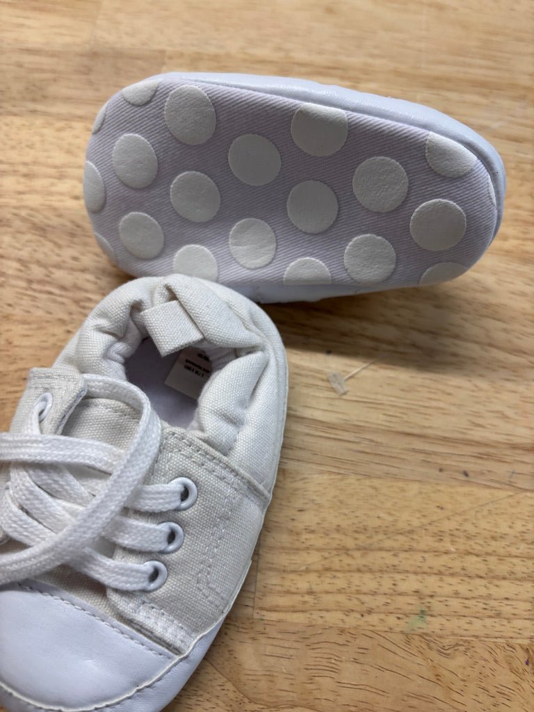 Infant White Crib Shoes ‚Soft Sole - Nest and Sprout - Consignment