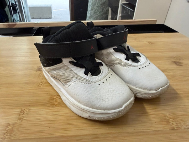 Nike Velcro Sneakers – 9 | White & Black Inner - Nest and Sprout-Consignment