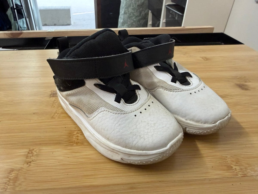 Nike Velcro Sneakers – 9 | White & Black Inner - Nest and Sprout-Consignment