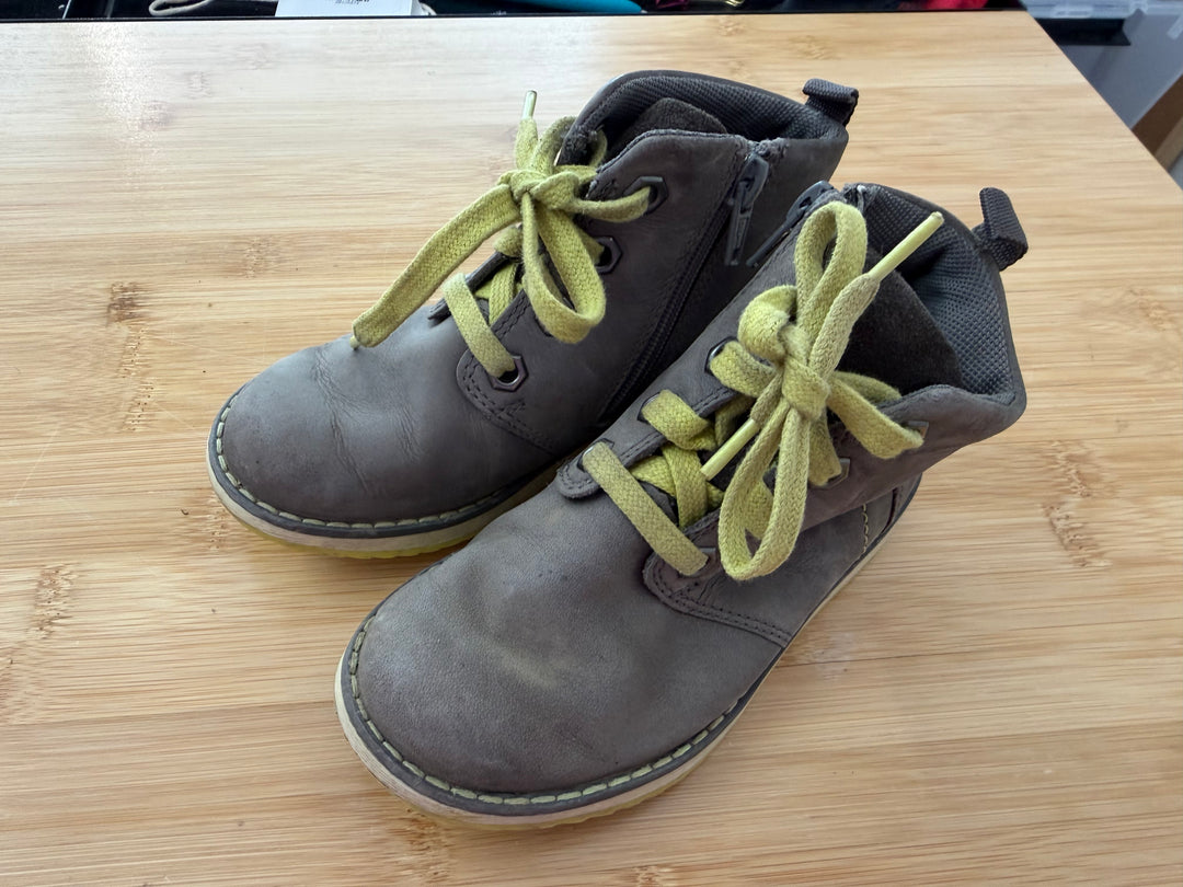 Clarks Grey Ankle Boot – 9W | Side Zipper Yellow Lace