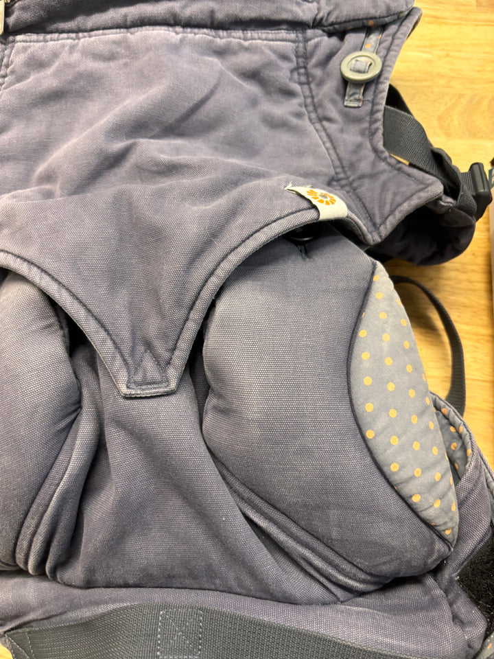 Ergobaby 4-Position Baby Carrier – Blue Polka Dot