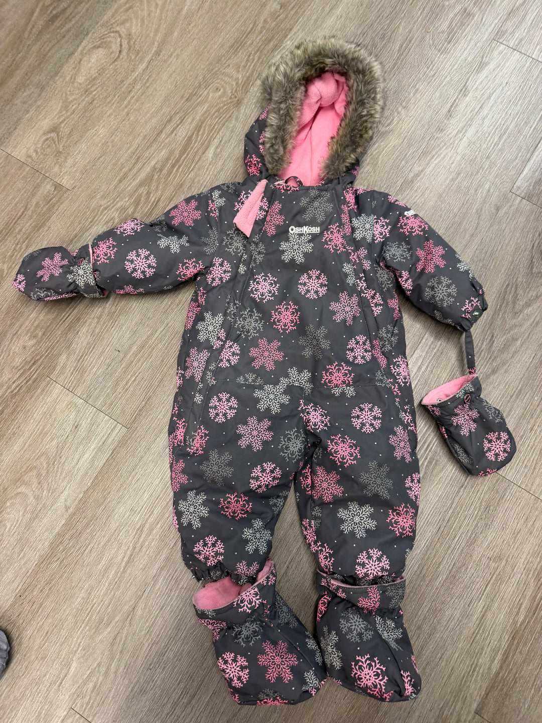 OshKosh Snowflake Snowsuit – 6–9M | Charcoal & Pink Snap Mittens & Feet