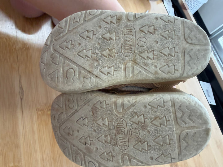 Jan and Jul Bear Mini Flyer Shoe – 7