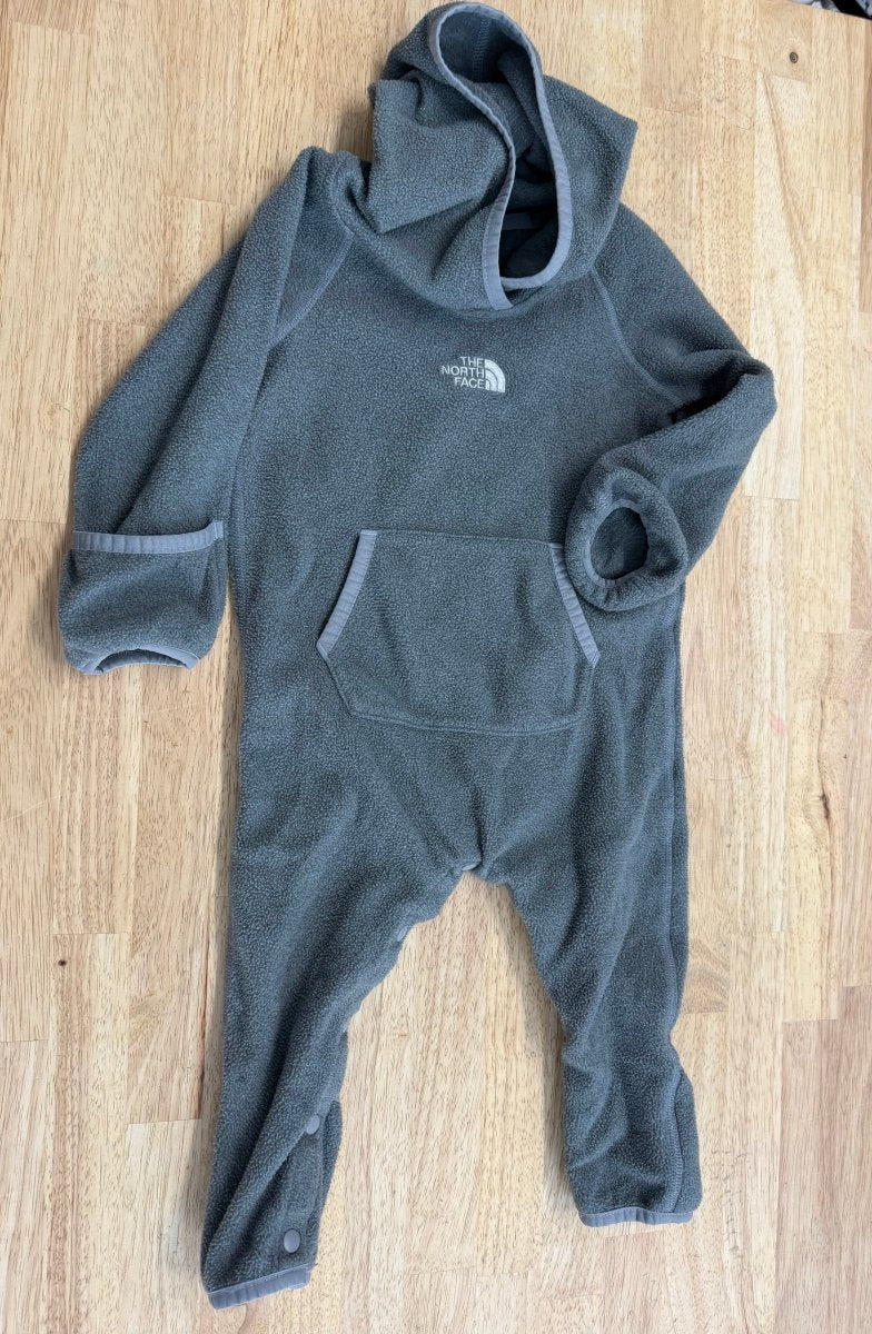 The North Face Fleece Base Layer Bunting Suit – 6–12M | Light Grey Thin - Nest and Sprout-Consignment
