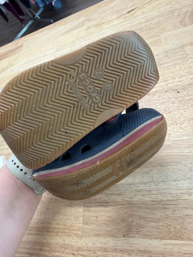Crocs – 6/7 | Navy - Nest and Sprout - Consignment