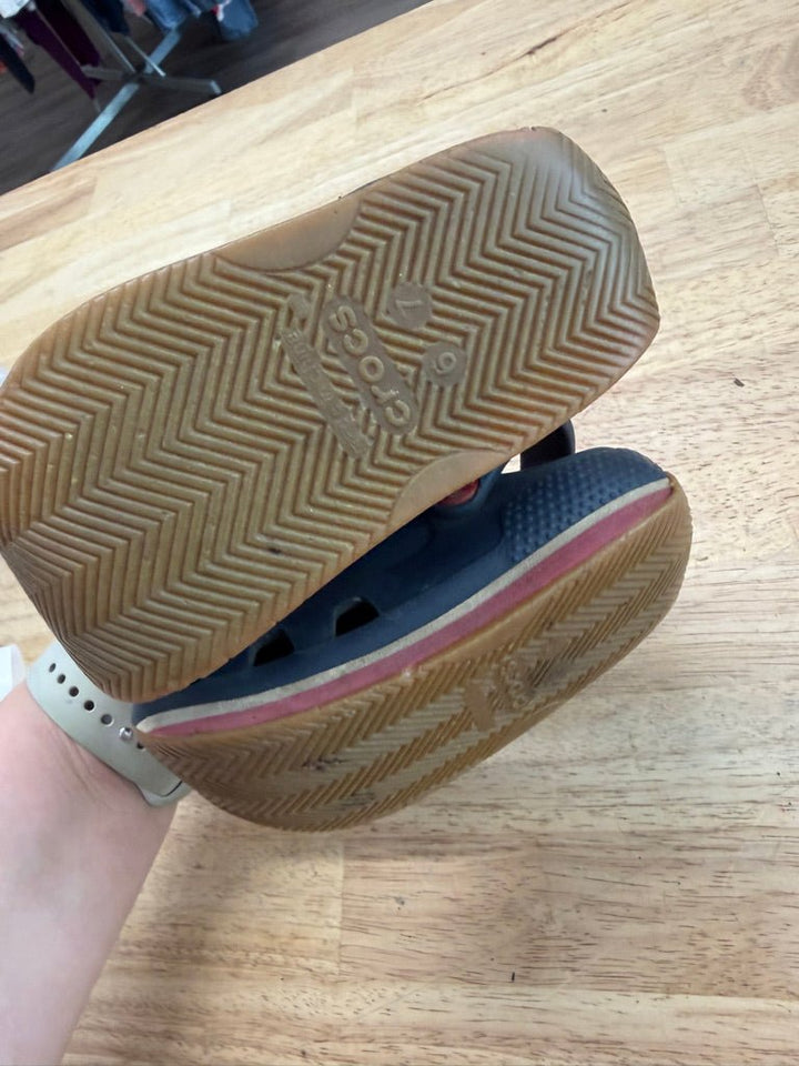Crocs – 6/7 | Navy - Nest and Sprout - Consignment