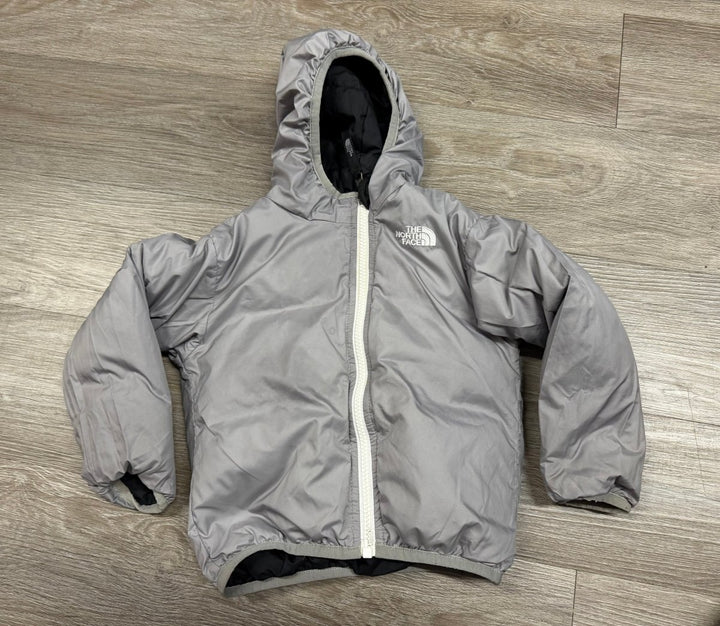 The North Face Reversible 550 Duck Fill Puffer Jacket – Estimated 24 Months | Grey and Black Scale Print - Nest and Sprout-Consignment