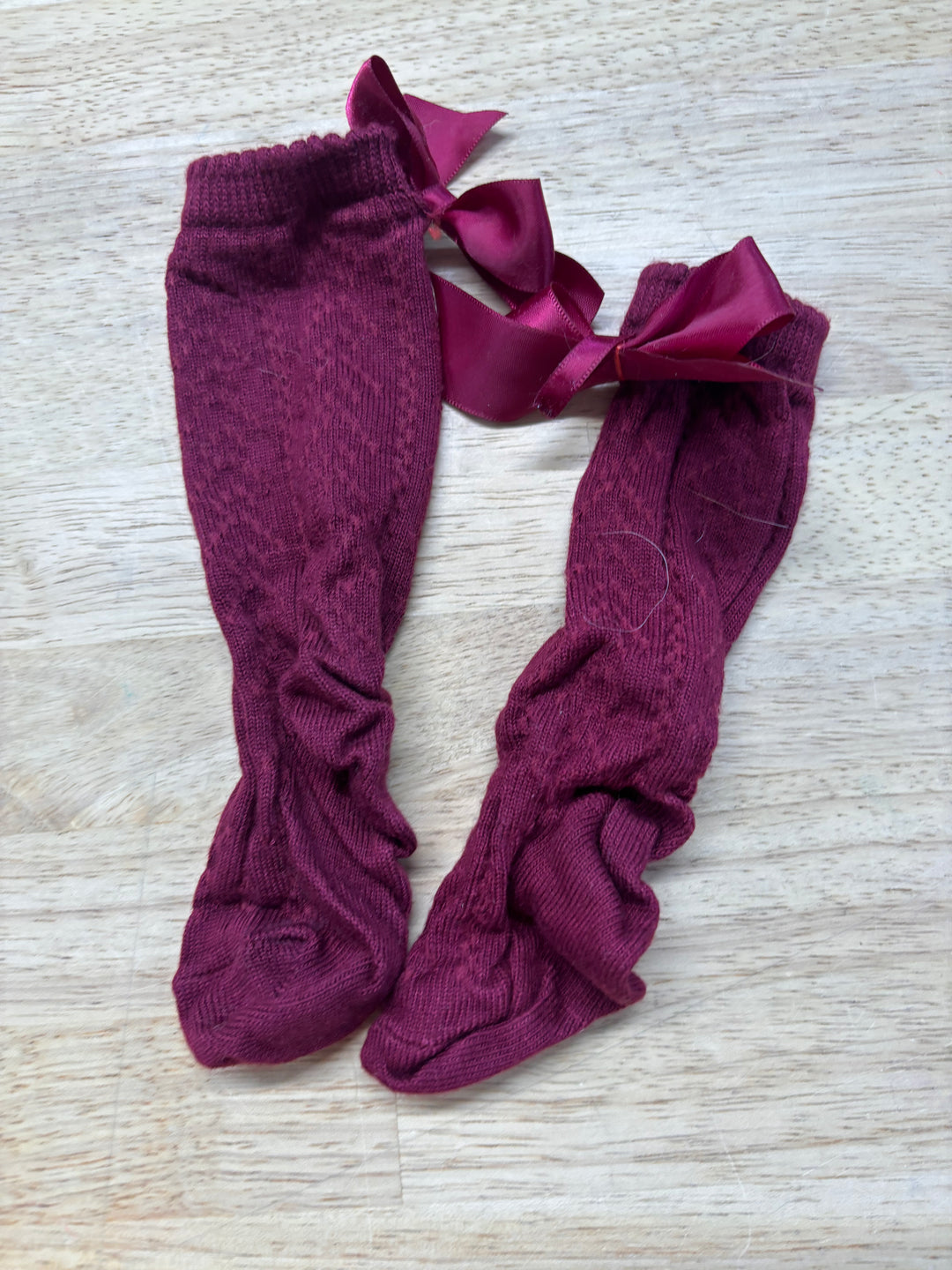 Burgundy Knee-High Bow Socks 9-10cm