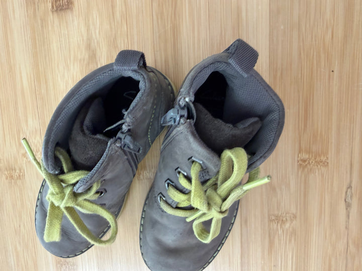 Clarks Grey Ankle Boot – 9W | Side Zipper Yellow Lace