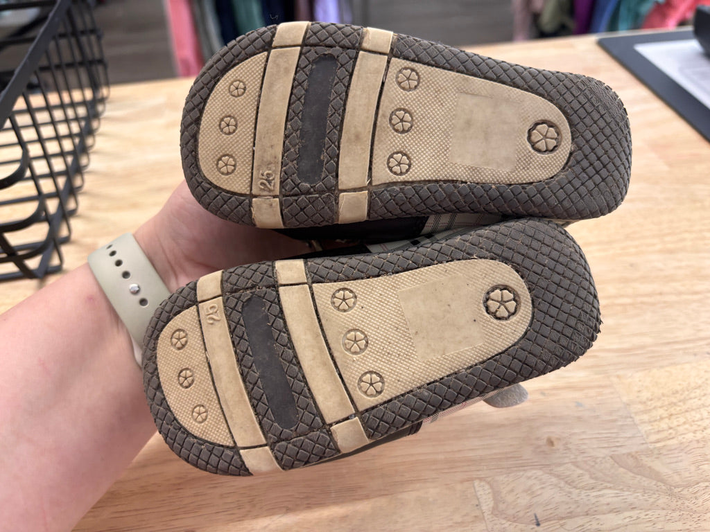 Baby Bobodog Loafers/Sperry type shoes – Size 25