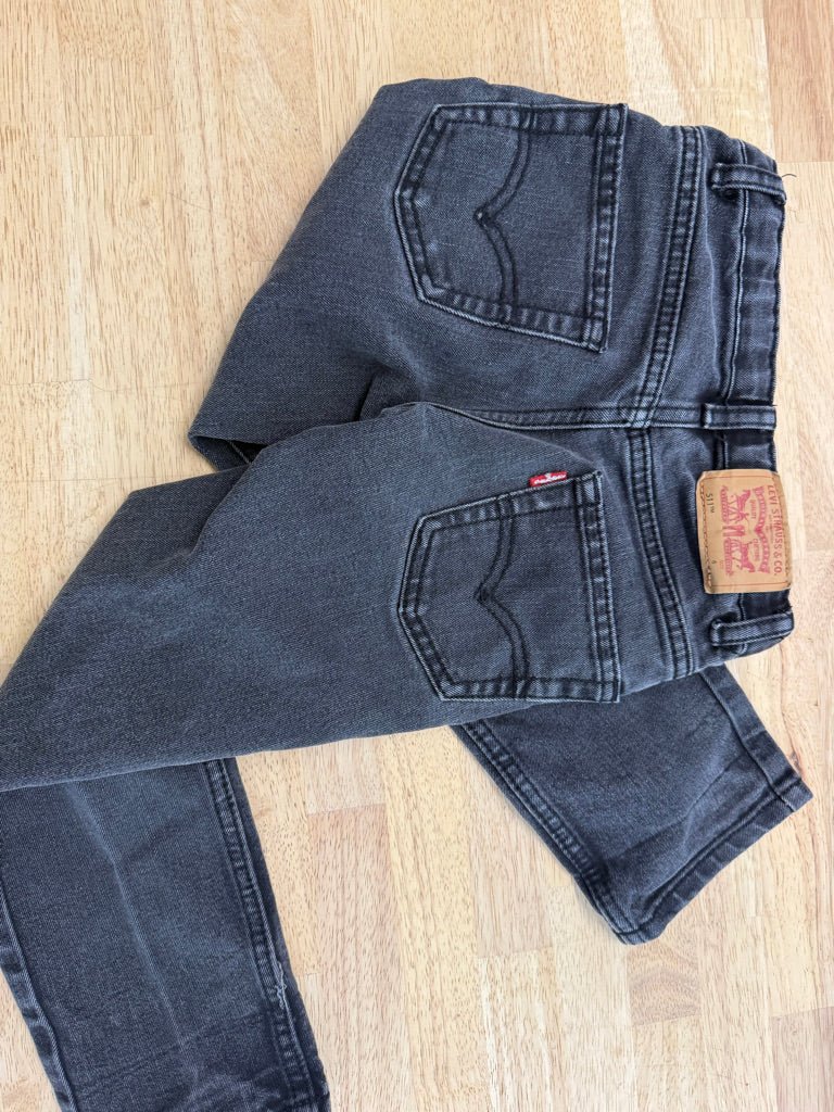 Levi's Dark Jeans – 6 | Blackish Red Elastic Inner - Nest and Sprout-Consignment