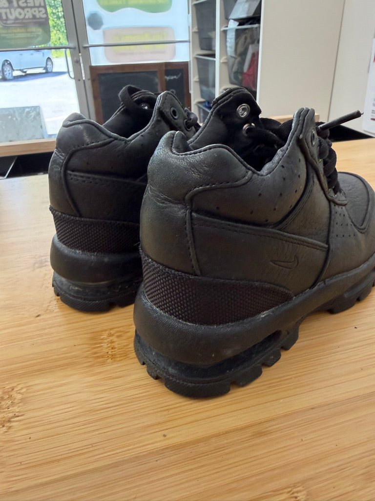 Nike Goadome Waterproof Shoe – 10 | Black Lace-Up Full Grain Leather - Nest and Sprout-Consignment