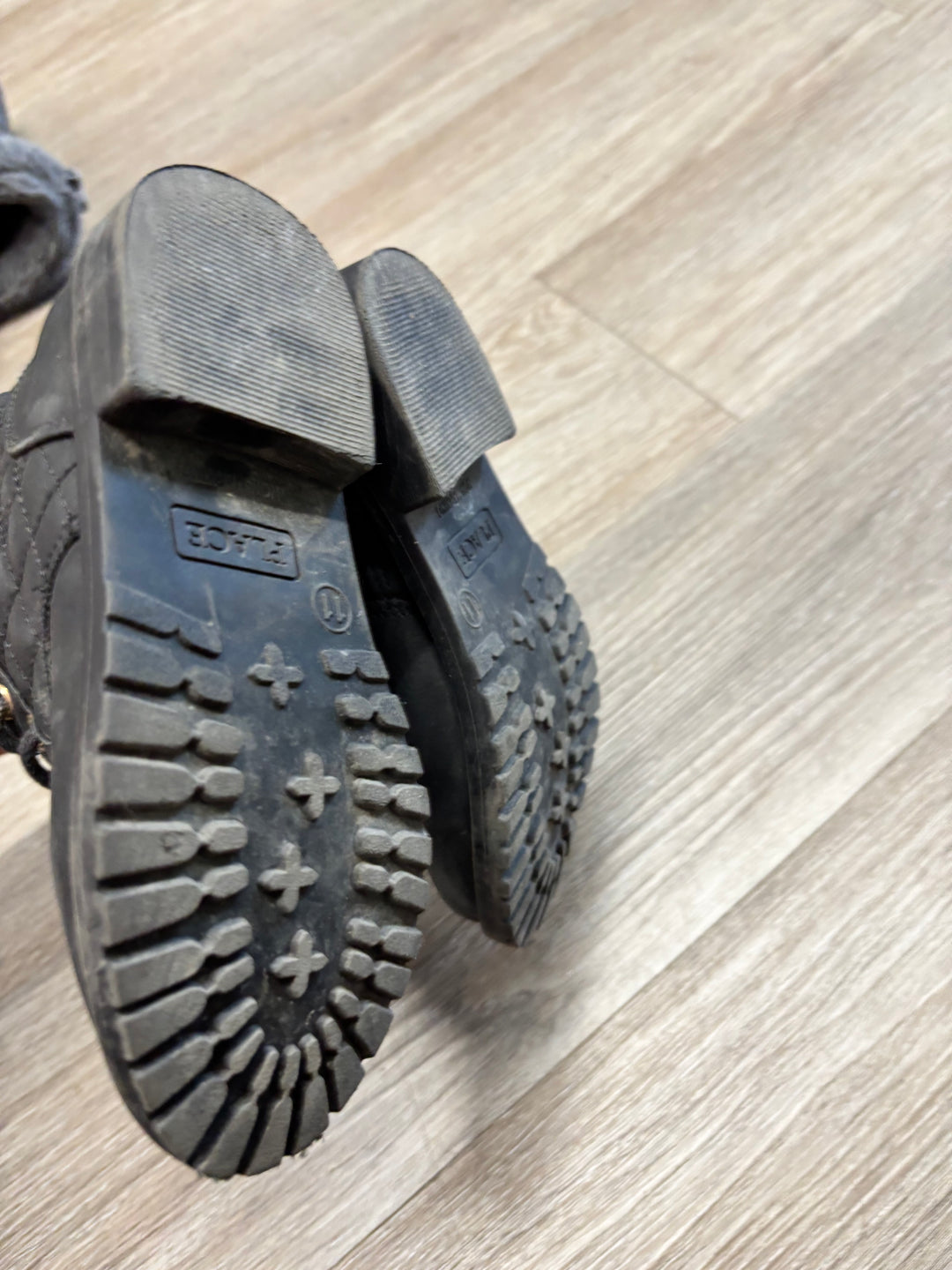 The Children’s Place Quilted Ankle Boots | Size 11