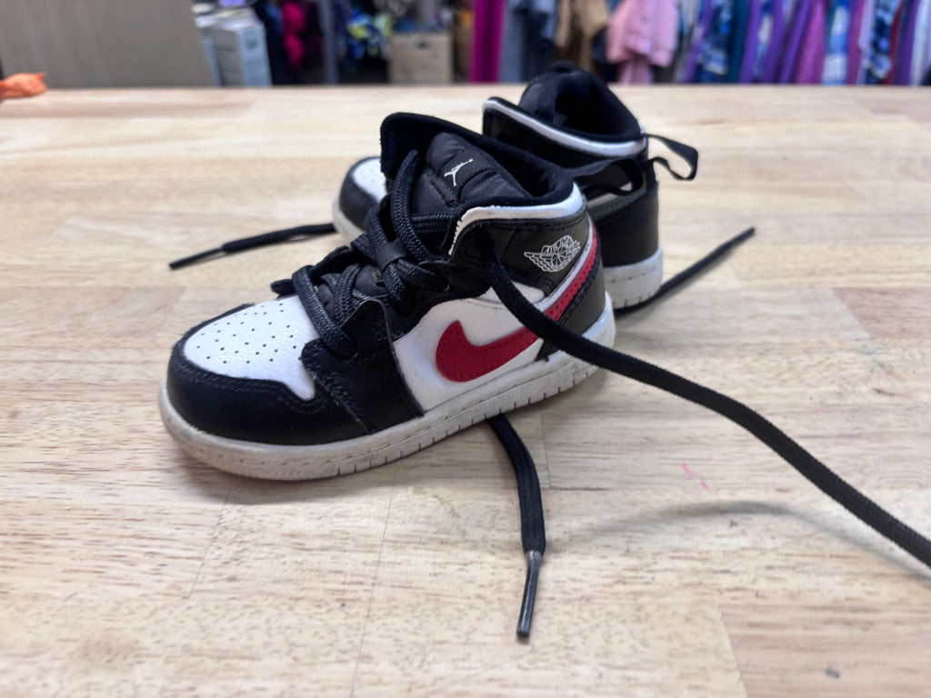 Air Jordan High Tops – 7 (Lace-Up)