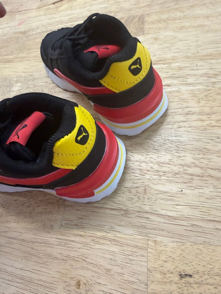 Puma Black & Red Sneaker – C6 | Like New